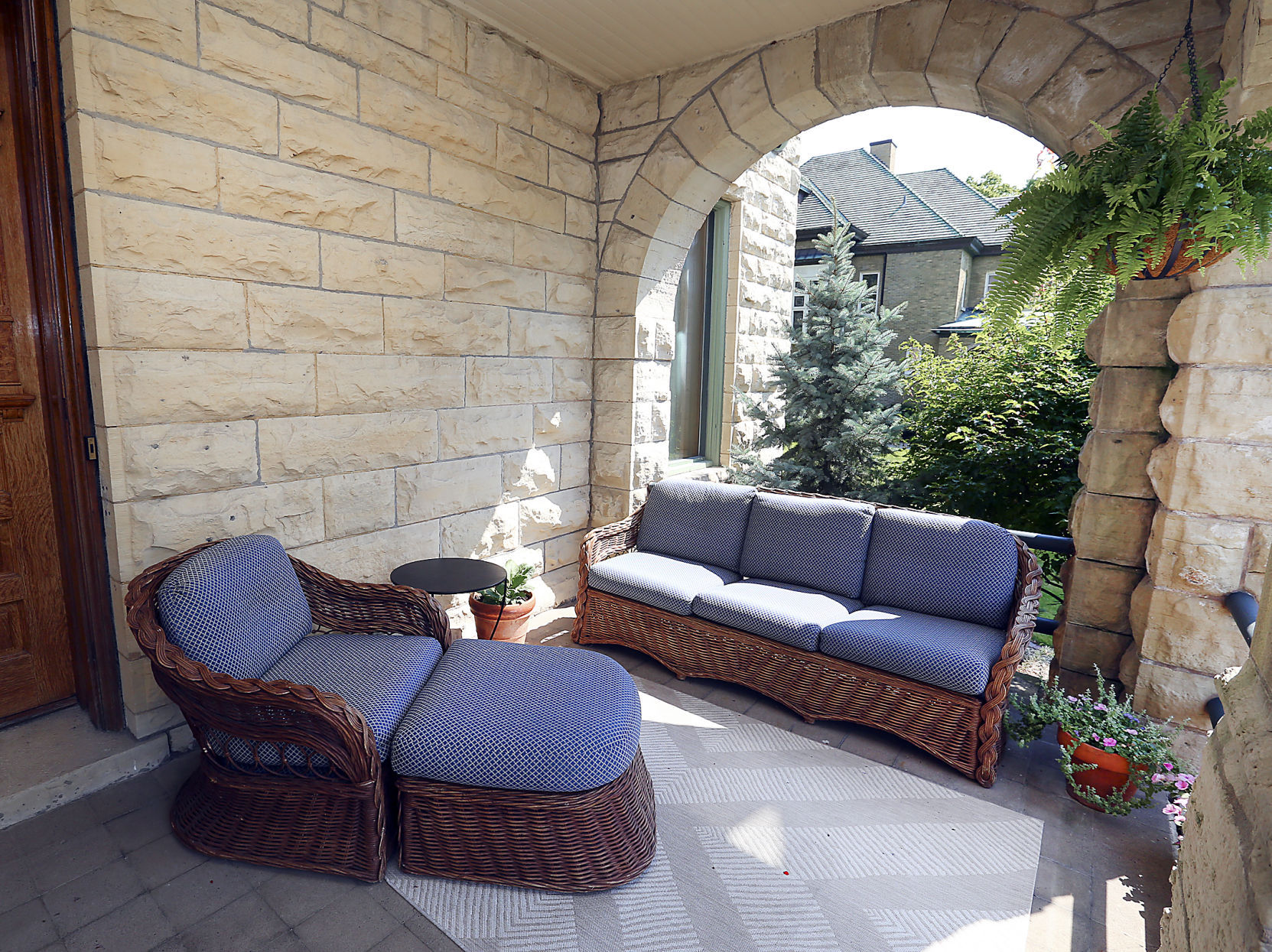Castle La Crosse 25